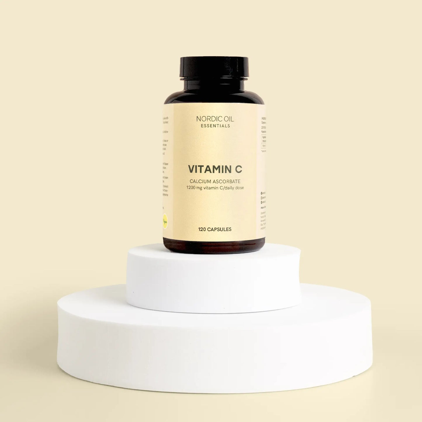 een pak vitamine c-capsules op een voetstuk