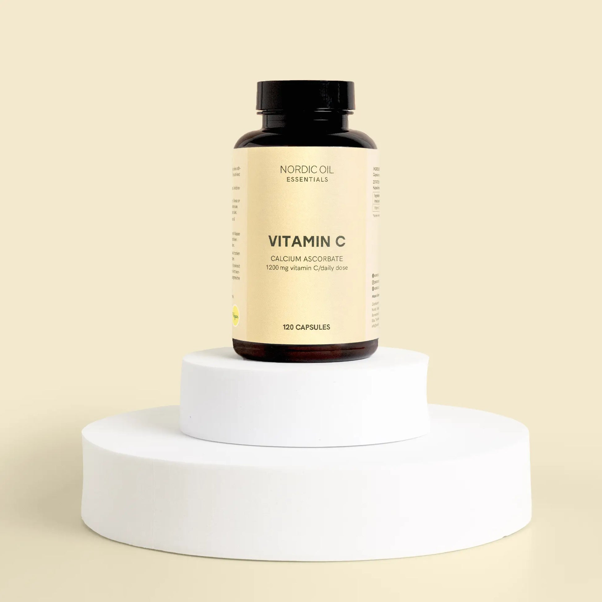 een pak vitamine c-capsules op een voetstuk