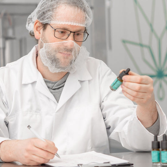 QA-Expert Rick aan het controleren